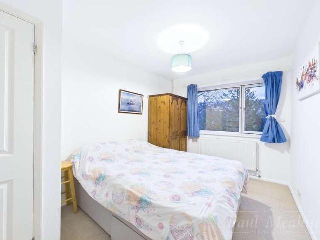 Flat for sale in London Borough of Croydon, Purley