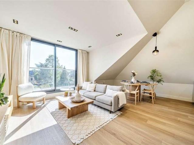 Flat for sale in London Borough of Ealing, Greater London