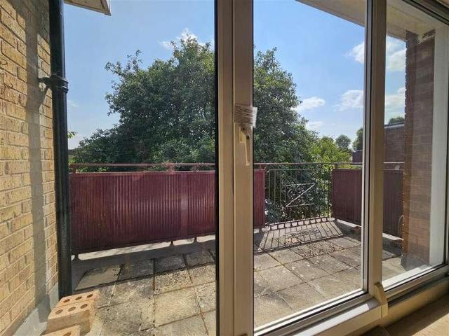 Flat for sale in Solihull, Elmdon Heath