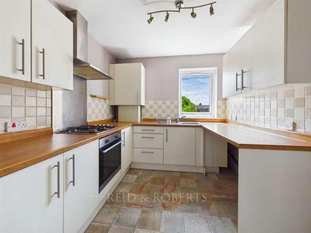 Flat for sale in Penycae, Wales