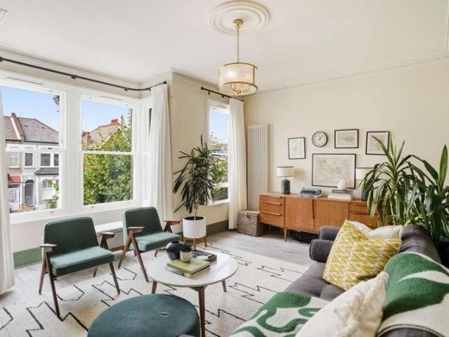 Flat for sale in Tulse Hill, Greater London