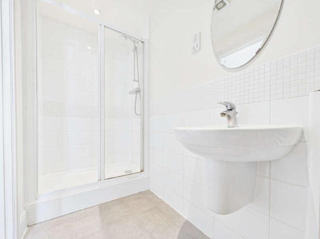 Flat for sale in Berrick Salome, Oxfordshire