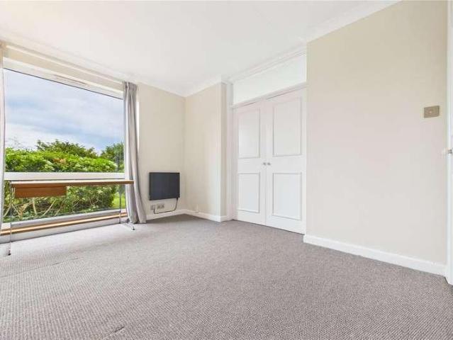 Flat for sale in Pangbourne, West Berkshire