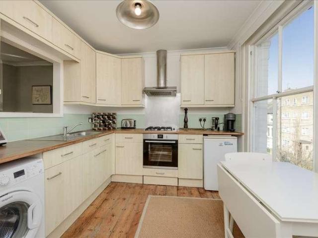 Flat for sale in Shepherd's Bush, Greater London