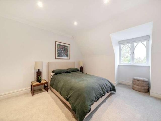 Flat for sale in Esher, Surrey