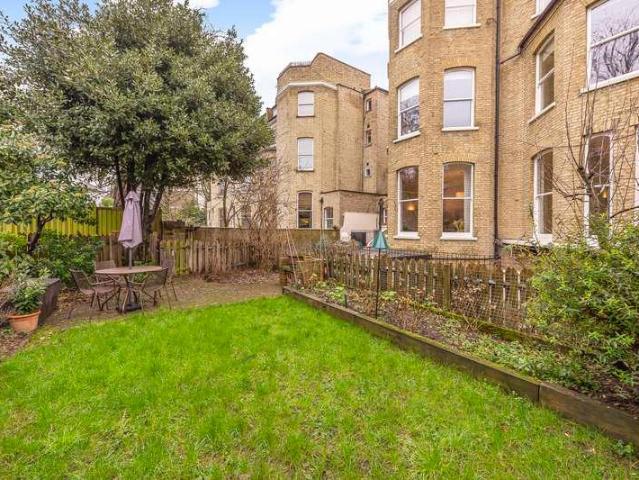 Flat for sale in Highbury, Greater London