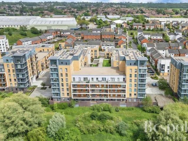 Flat for sale in Whitley, Reading