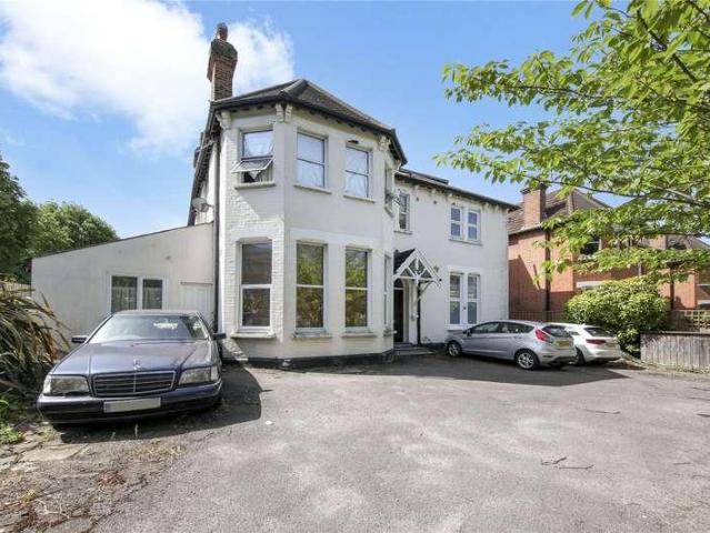 Flat for sale in Streatham, Greater London