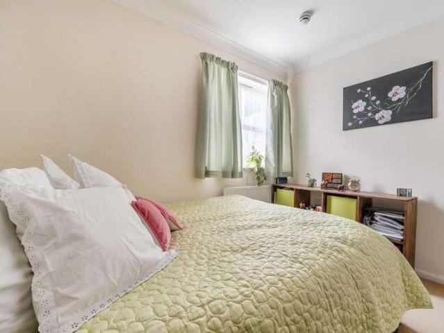 Flat for sale in Langley, Slough