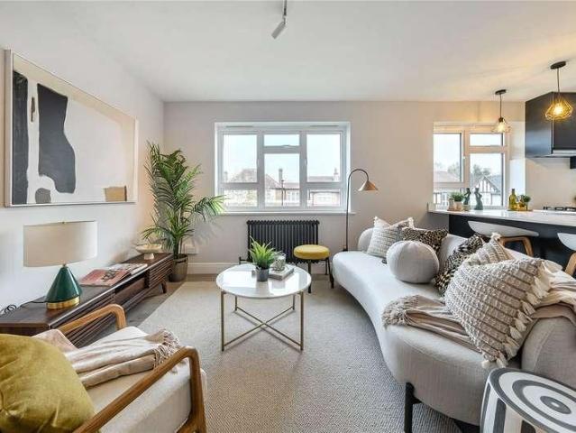 Flat for sale in London Borough of Ealing, Park Royal