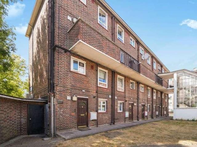 Flat for sale in Holloway, Greater London