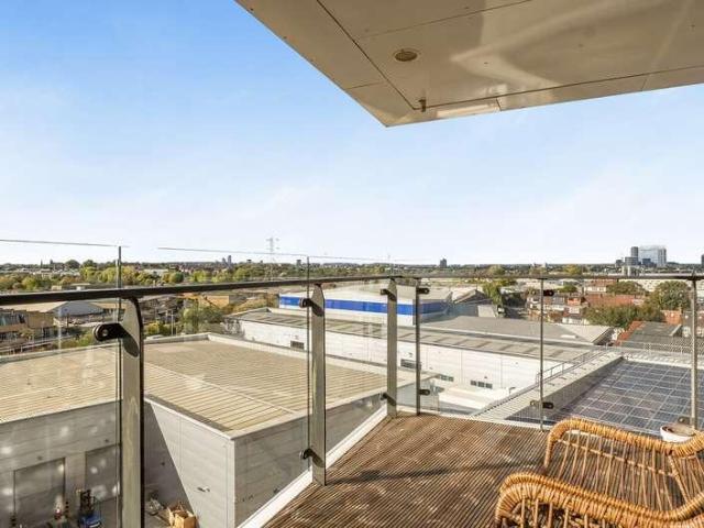 Flat for sale in Motion, Greater London