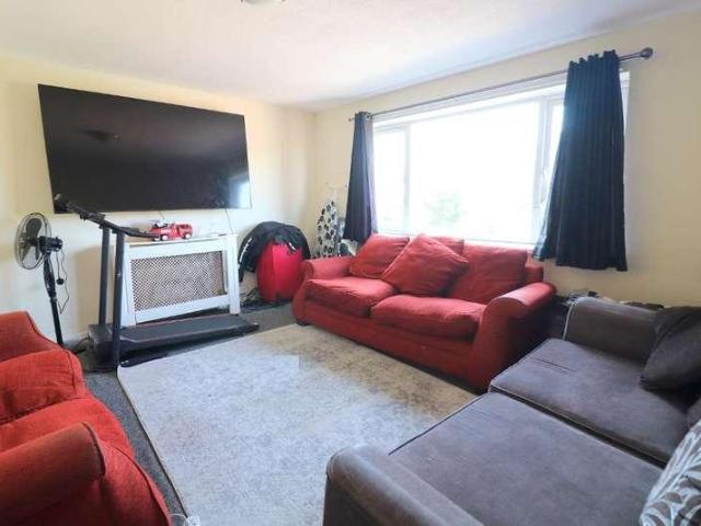Flat for sale in Farley Hill, Spring Park