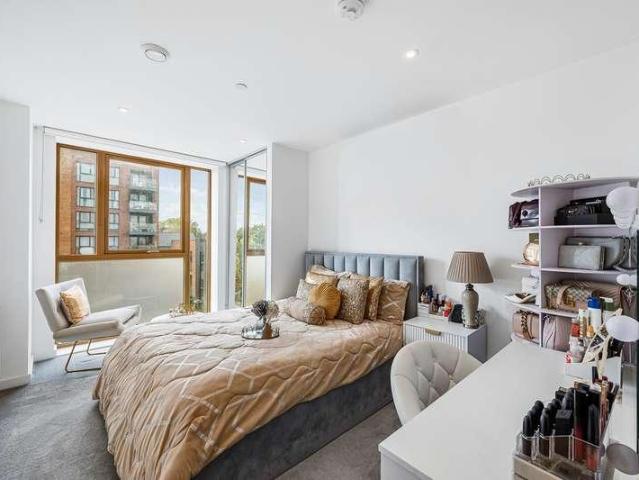 Flat for sale in London Borough of Ealing, Hanwell