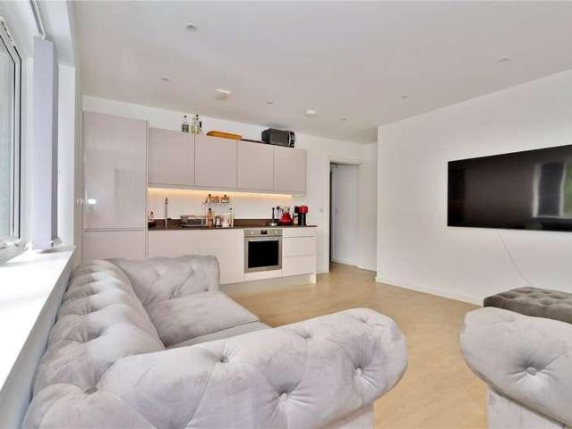 Flat for sale in Sheerwater, Woking