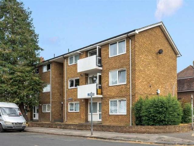 Flat for sale in Norbiton, Greater London