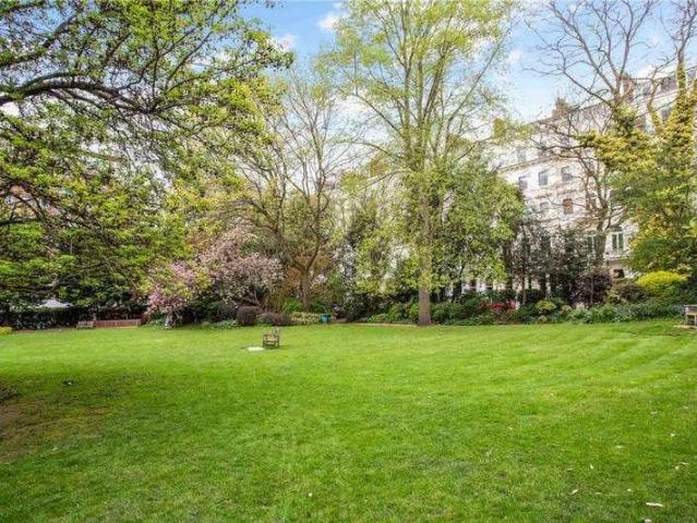 Flat for sale in Bayswater, Greater London