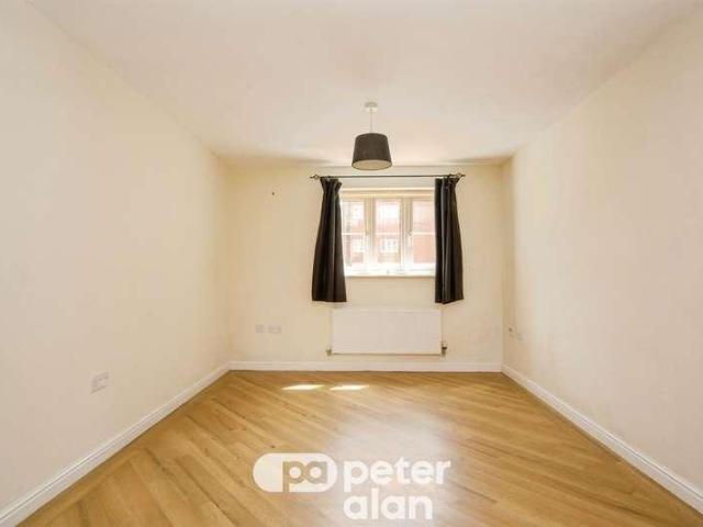Flat for sale in Pontrhydyrun, Cwmbrân