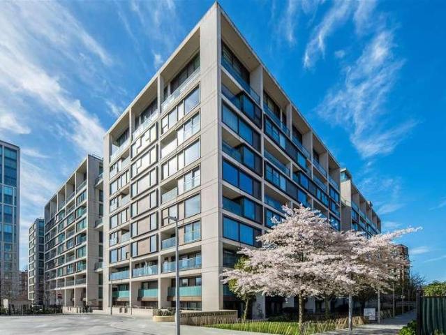 Flat for sale in Kensington, Greater London