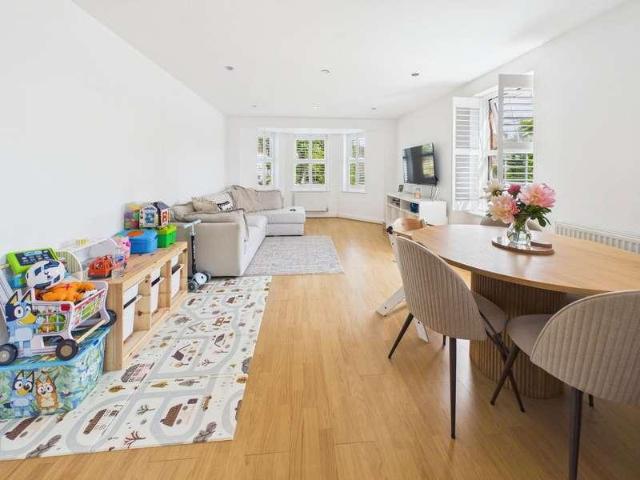 Flat for sale in Kingston Buci, Fishersgate