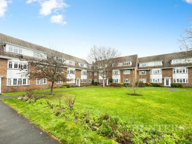 Flat for sale in The Wrythe, Greater London