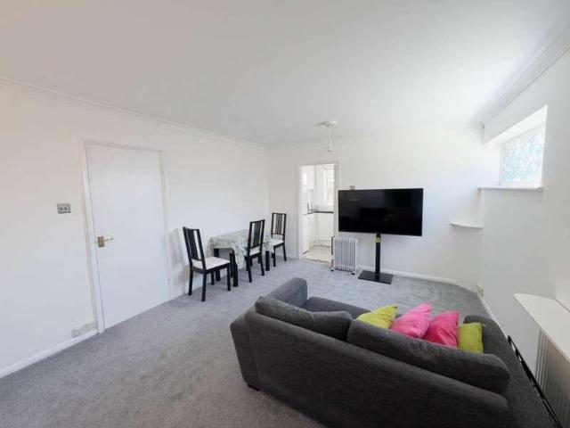 Flat for sale in Radlett, Hertfordshire