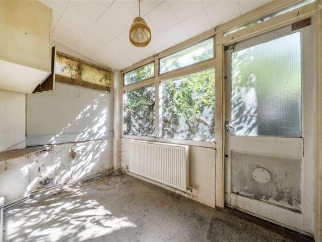 Flat for sale in Streatham, Greater London