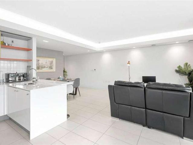 Flat for sale in Canning Town, Greater London
