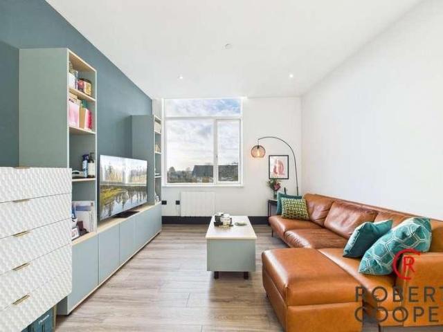 Flat for sale in Greater London