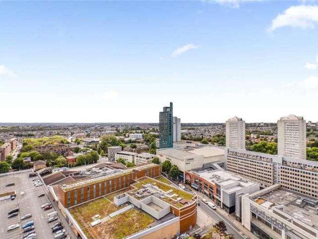 Flat for sale in Wandsworth Exchange, Greater London