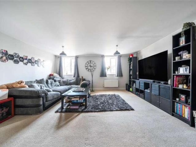 Flat for sale in Haddenham, Buckinghamshire