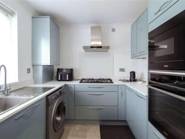 Flat for sale in Alton Barnes, Essex