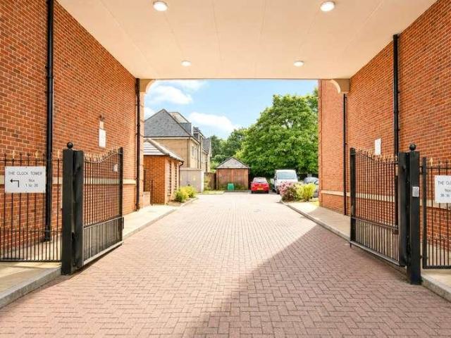 Flat for sale in Sheerwater, Woking