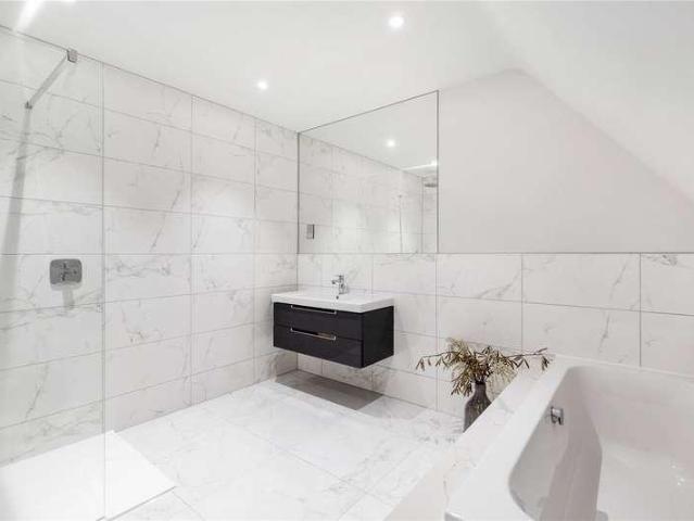 Flat for sale in Northwood, Greater London