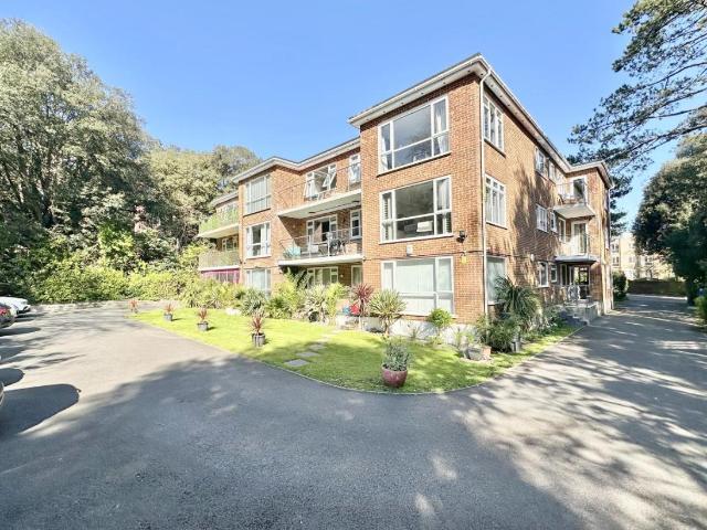 Flat for sale in Lansdowne, Charminster