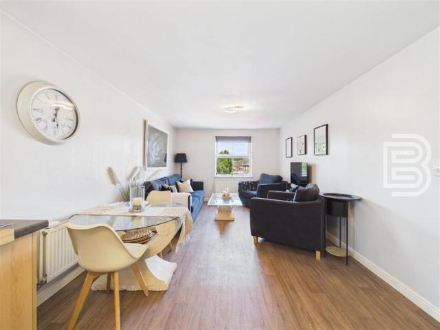 Flat for sale in Hillmorton Paddox, New Bilton