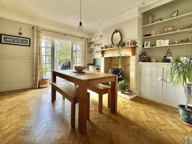 Flat for sale in Kingsmead, Bath