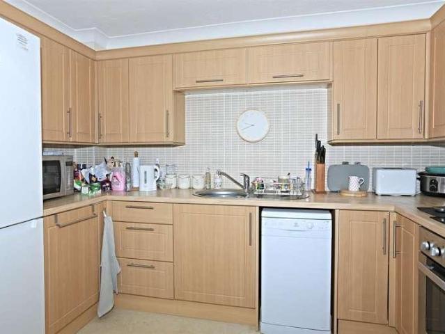 Flat for sale in Oad Street, Kent