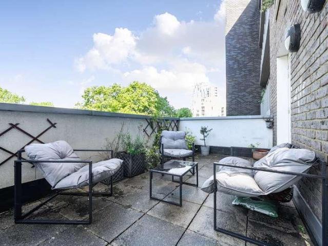 Flat for sale in London Borough of Lewisham, Deptford