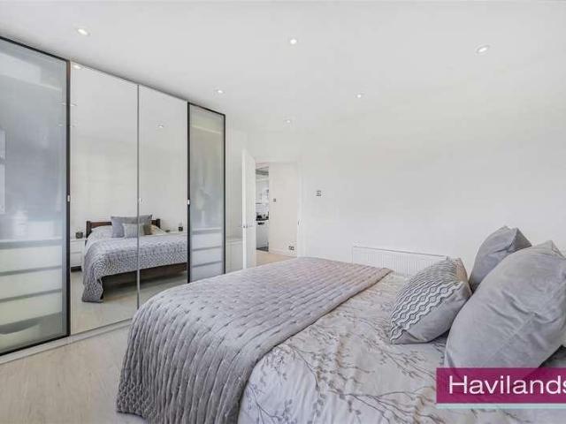 Flat for sale in Winchmore Hill, Palmers Green