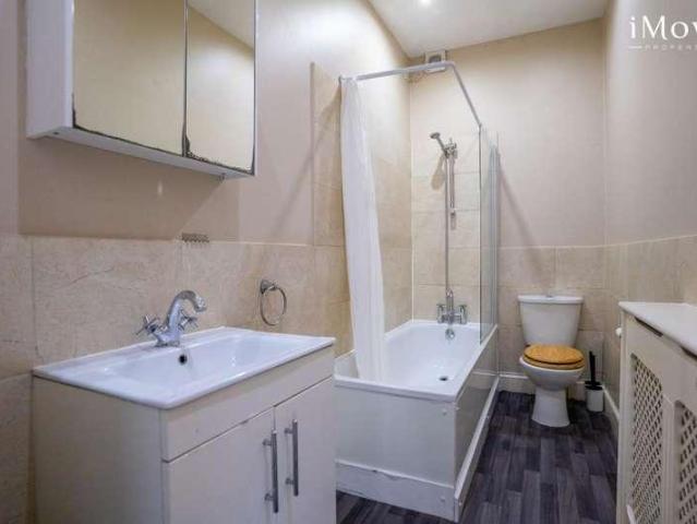 Flat for sale in London Borough of Croydon, Upper Norwood