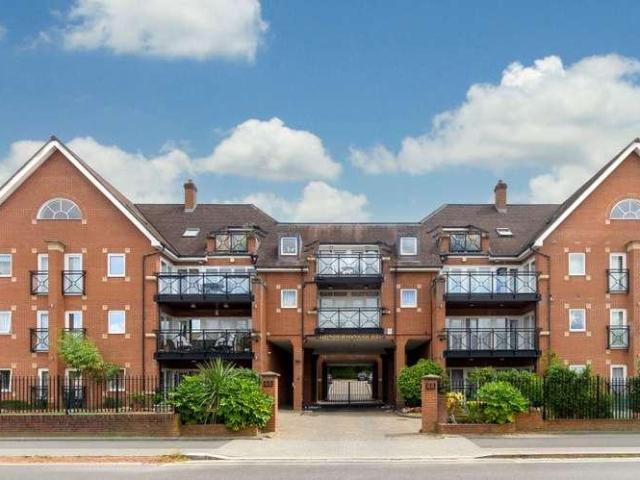 Flat for sale in Woodside Park, Greater London