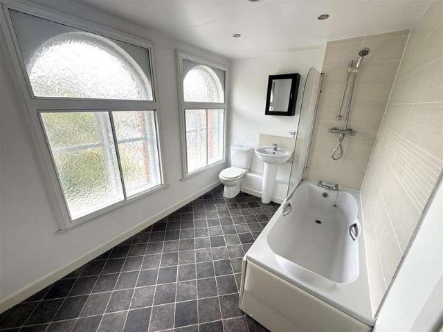 Flat for sale in Burton upon Trent, East Staffordshire