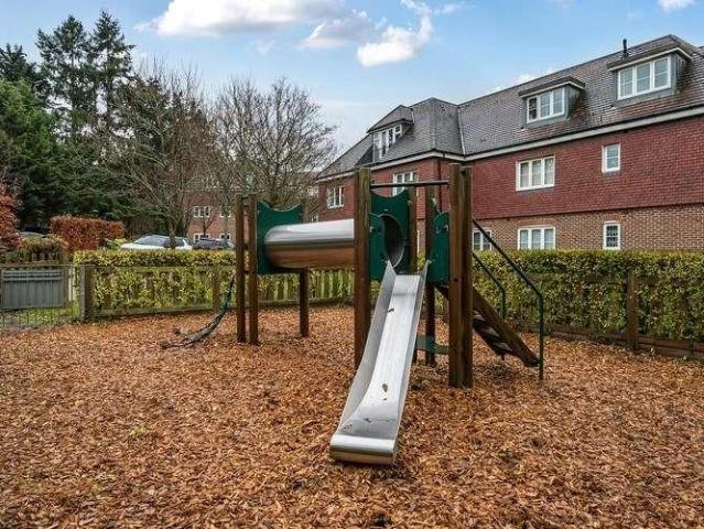 Flat for sale in Denham, Gerrards Cross and Chalfonts Community Board, Gerrards Cross