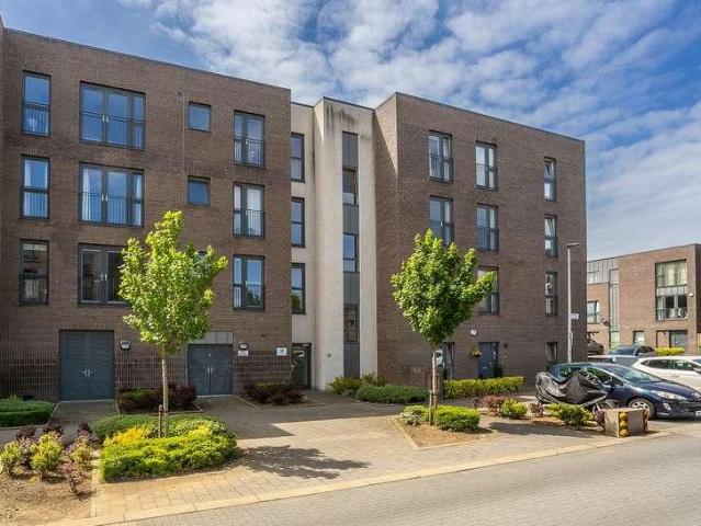 Flat for sale in The Green, Stenhouse