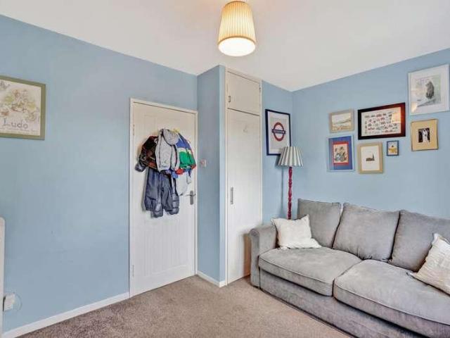 Flat for sale in Tulse Hill, Greater London