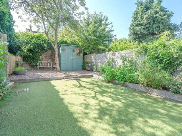 Flat for sale in Hornsey, Greater London