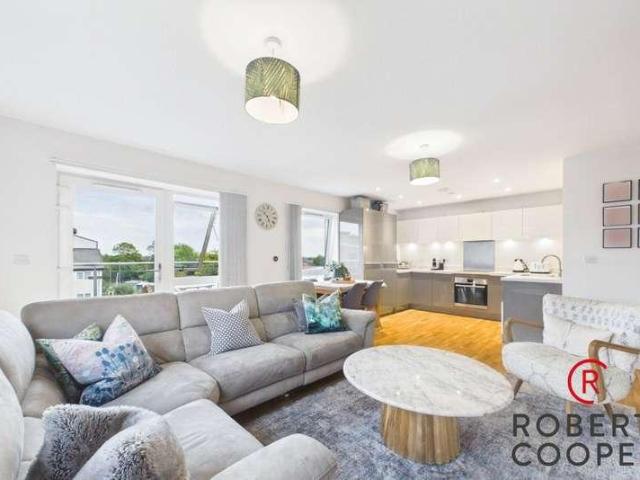 Flat for sale in London Borough of Hillingdon, Greater London