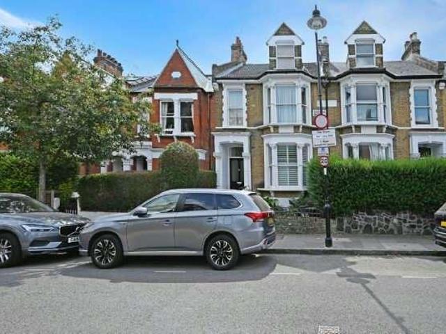 Flat for sale in Archway, Greater London
