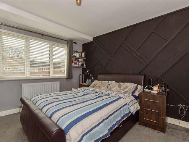 Flat for sale in Broadfield, Glynde